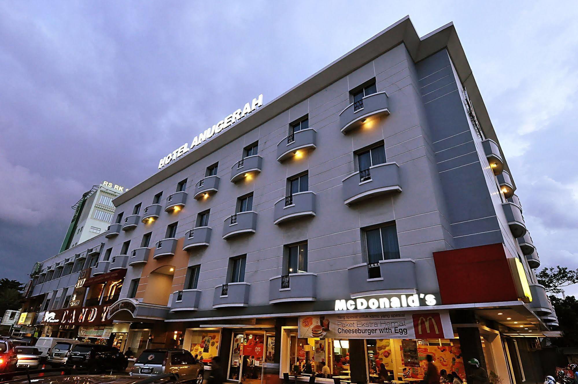 Hotel Anugerah Palembang Esterno foto